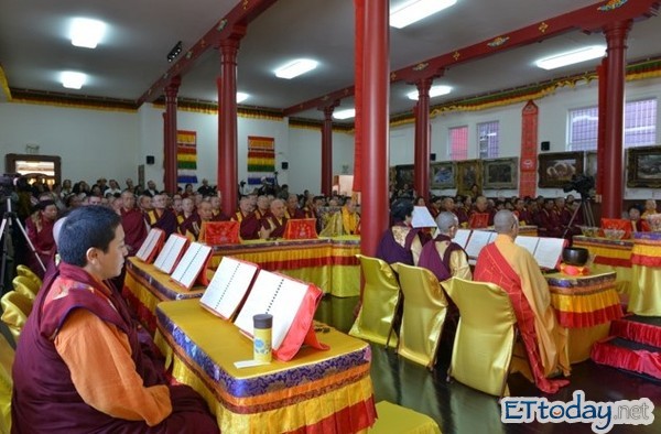 华藏寺举办千手观音大坛法会 天降甘露加持图片 第2张 华藏寺举办千手观音大坛法会 天降甘露加持 第2张