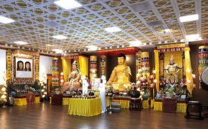 旺扎上尊展显金刚力 在圣迹寺提起千斤拦殿金刚杵